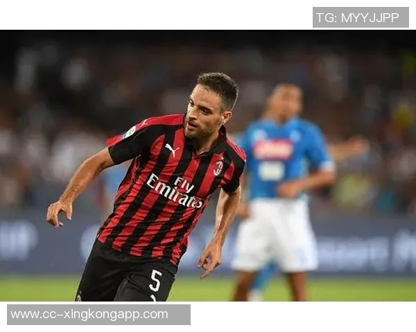 洛卡特利调侃队友脚后跟传球技艺高超赛场上笑声不断